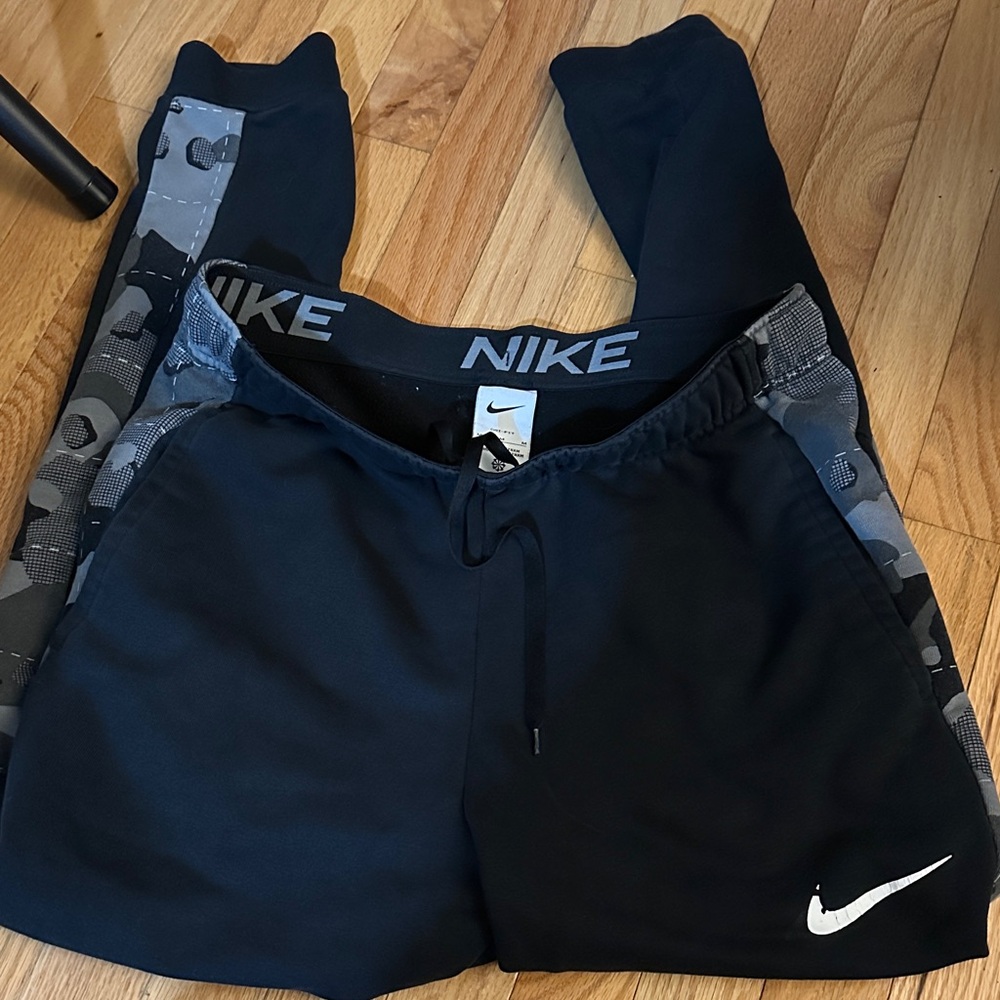NIKE SWEATS
